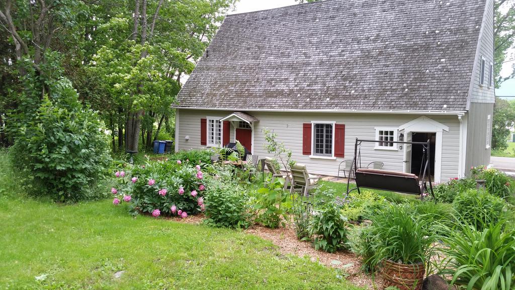 La Maison Ancestrale Guerard Saint-Laurent-de-l'ile d'Orleans Exterior photo